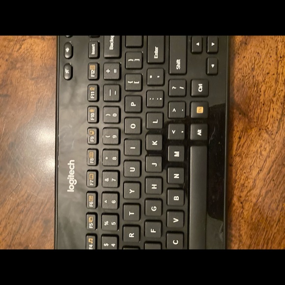 Logitech wireless keyboard. Compatible with windows only - Picture 3 of 14